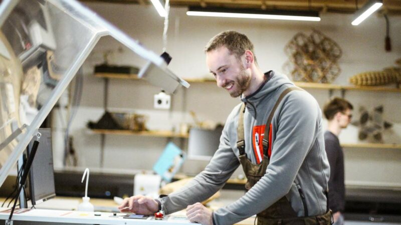 Learn how to use a laser cutting machine successfully.