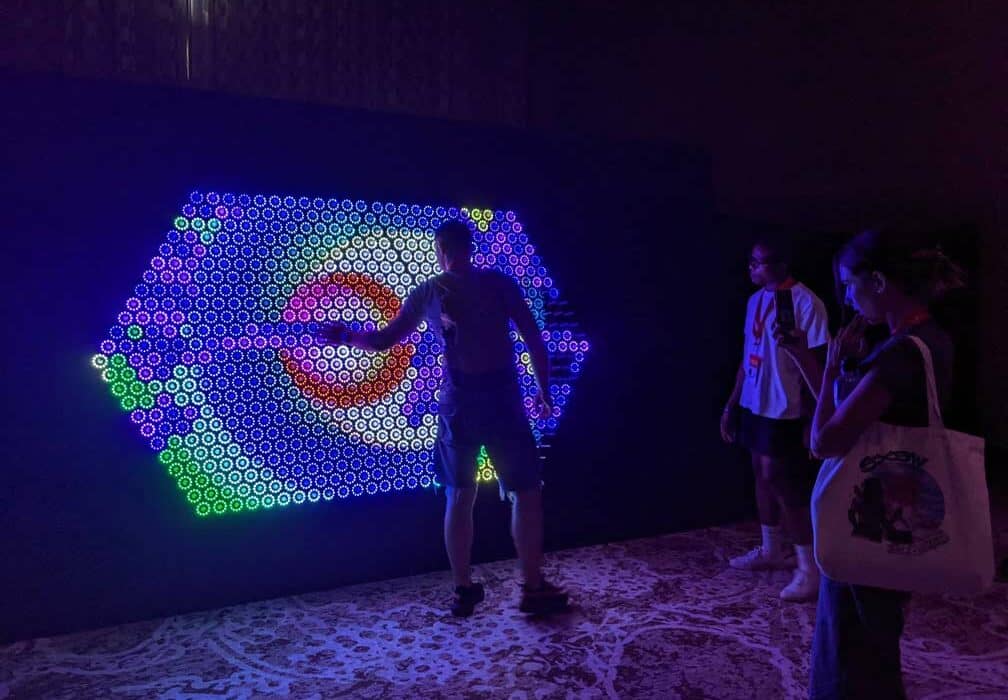 One of Robin Baumgarten´s most know art installations is called Quantum Jungle.