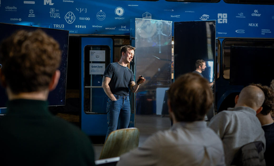 Here you can see Daniel Flynn from Bearcover on stage at our Strategic Funding Bootcamp at MotionLab.Berlin.