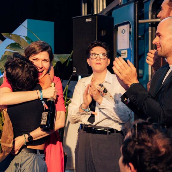 The startups out of batch 3 of the hardtech innovation accelerator Germany on stage to present their achievements and sustainable innovation.